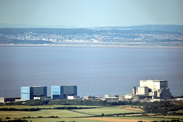 hinkley_point_nuclear_power_station-von-richard-baker-cc-by-sa-2-0-httpscommons-wikimedia-orgwindex-phpcurid4404731