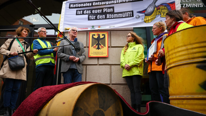 Atommüllprobleme: verharmlost und ungelöst – Über 4000 Einwendungen ans BMU übergeben