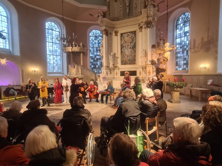 „Wir wollen Krieg nicht können!“ – Friedenskonzert mit dem Ersten Improvisierenden Streichorchester in Ottensen